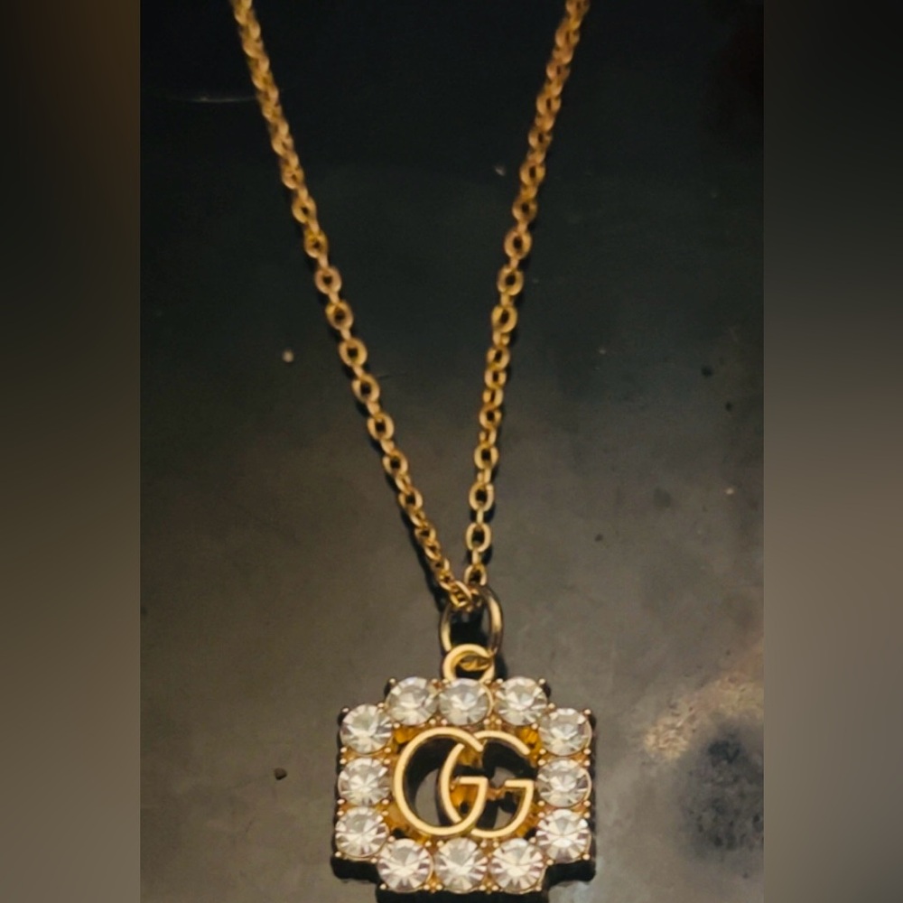 Stunning Gucci Crystal Framed GG pendant with Free vintage Chain - Picture 2 of 5